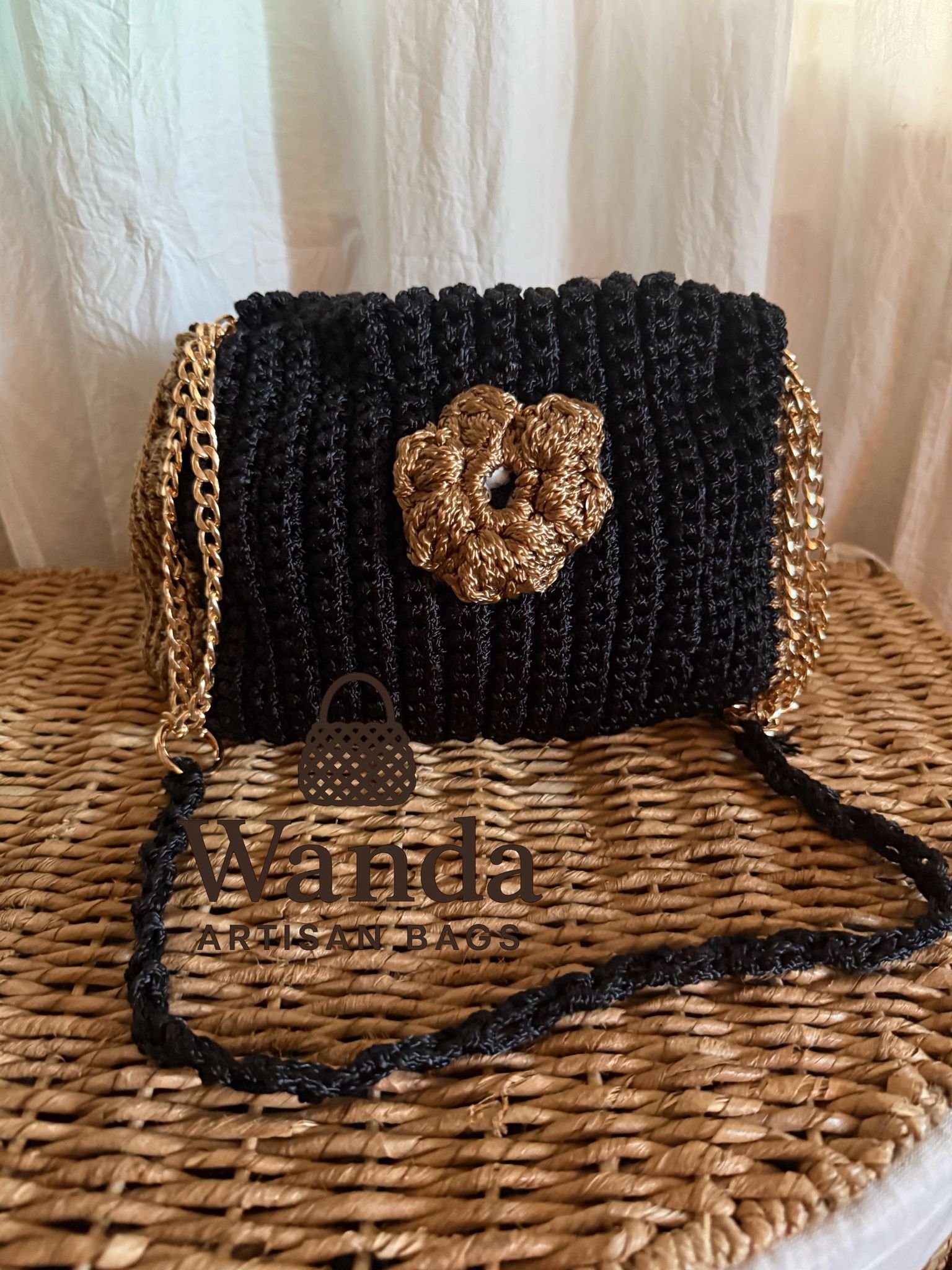 Bolso Black Gold Chain Clutch